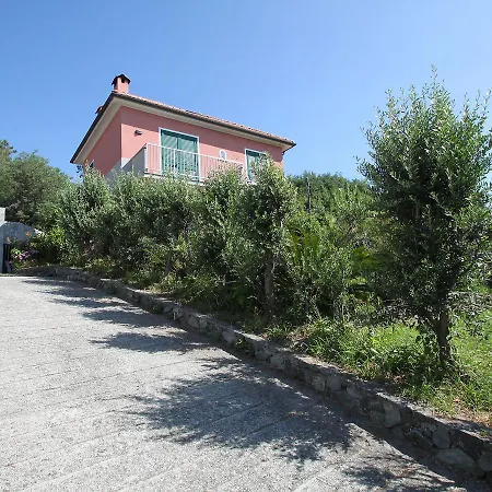 Locazione Turistica Red Squirrels Vakantiehuis Cogoleto